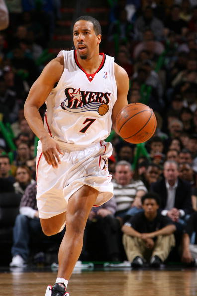 防守反击为 防守反击为