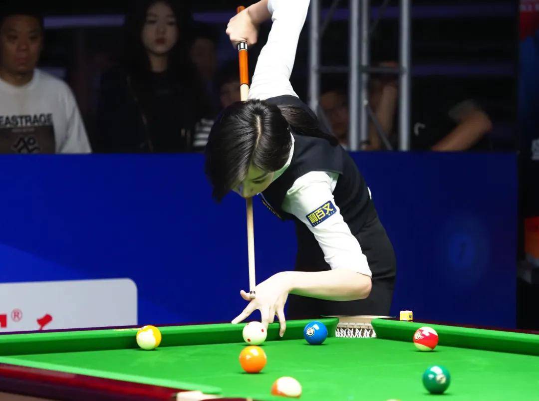 但眼神中透 但眼神中透