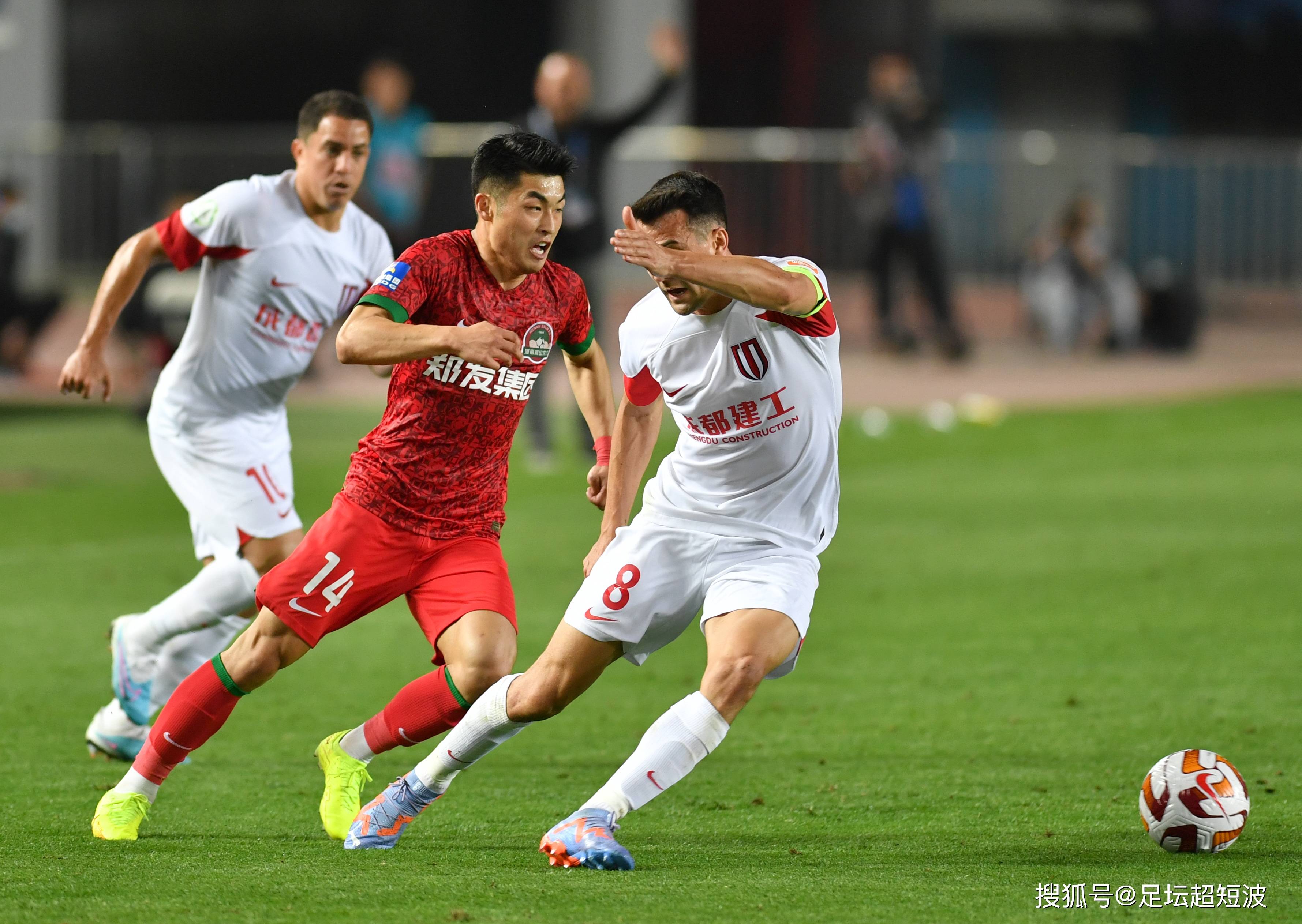 的中场调度 的中场调度